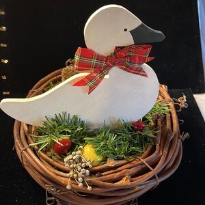 Avon Vtg Gift Collection Holiday Goose Collection Decorative Centerpiece